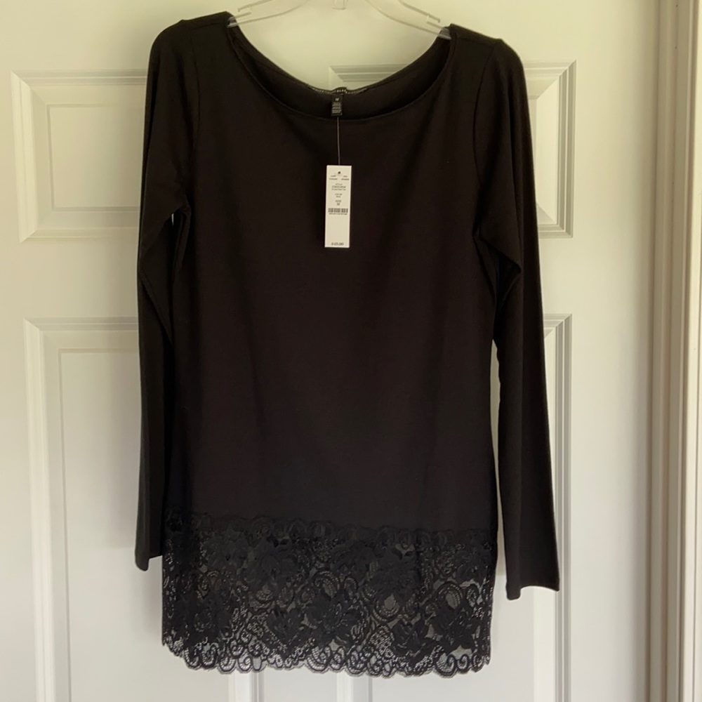 NWT WHBM legging tee with Lace at hem. Size M.